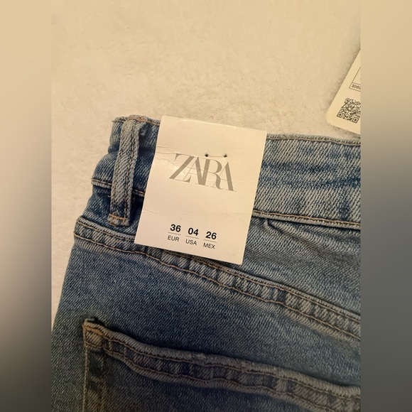 Zara  Blue Jean Shorts With Distressed Hem - Picture 6 of 6